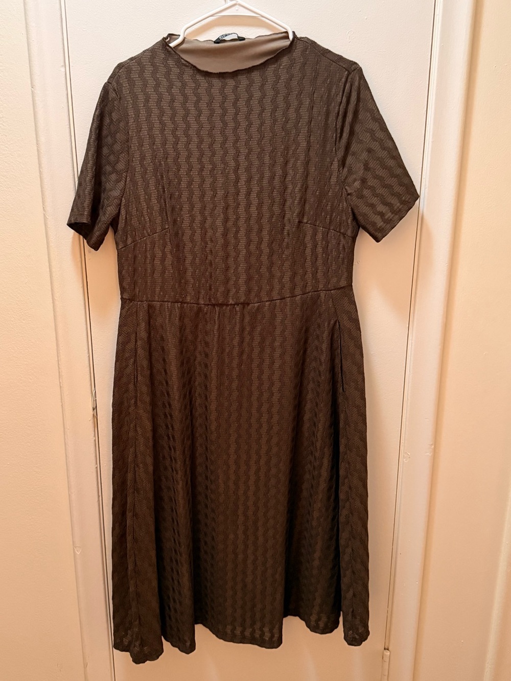BloomChic Brown Textured Short-Sleeve Midi Dress